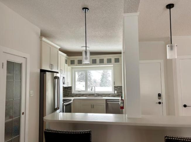 Modern 3br Near Airport & Dt *