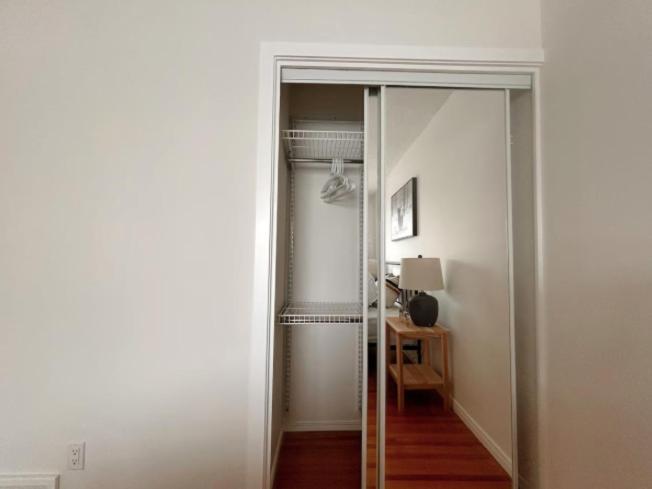 Modern 3br Near Airport & Dt *