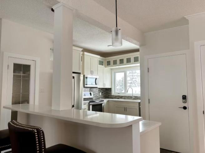 Modern 3br Near Airport & Dt * Calgary