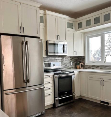 Modern 3br Near Airport & Dt Holiday home Calgary